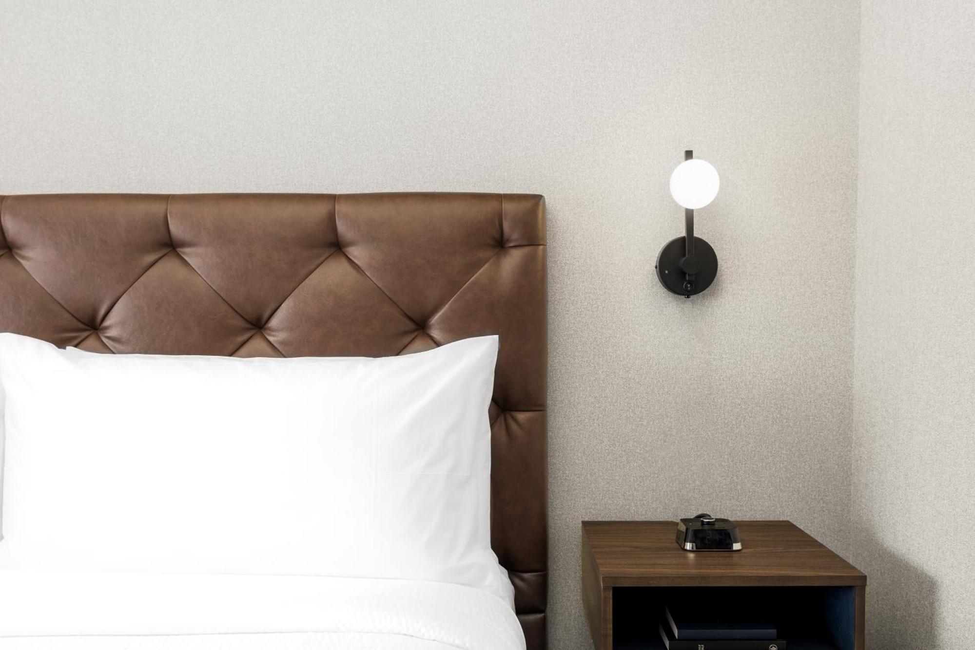 โฟร์ พอยต์ส บาย เชอราตัน เคโลวนา แอร์พอร์ต Hotel เคโลว์นา ภายนอก รูปภาพ
