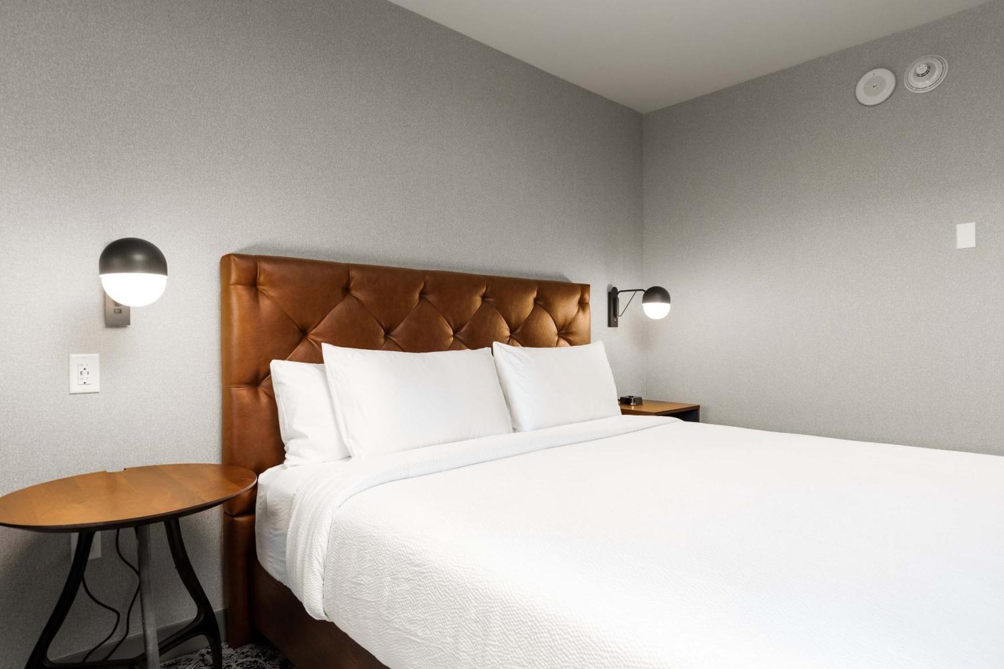 โฟร์ พอยต์ส บาย เชอราตัน เคโลวนา แอร์พอร์ต Hotel เคโลว์นา ภายนอก รูปภาพ