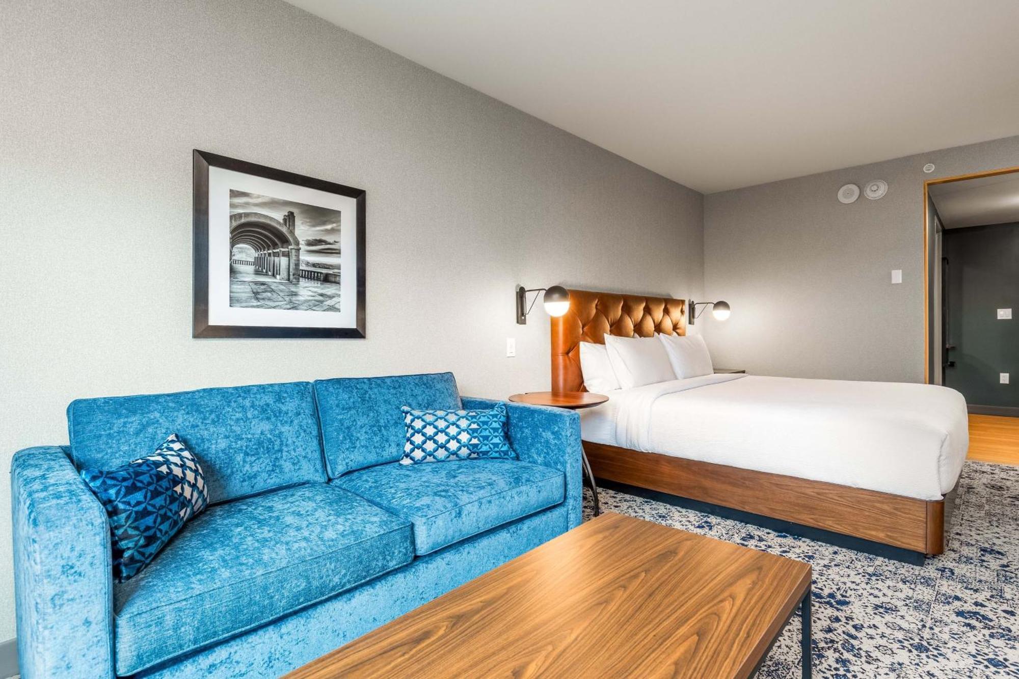 โฟร์ พอยต์ส บาย เชอราตัน เคโลวนา แอร์พอร์ต Hotel เคโลว์นา ภายนอก รูปภาพ